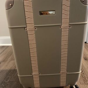 vince camuto carry on